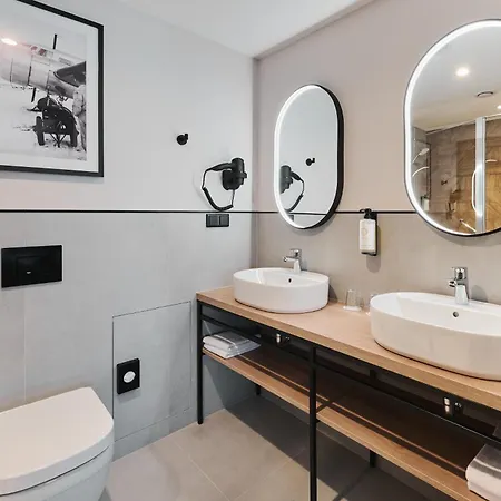 Hotel Campanile Prime Airport 3*